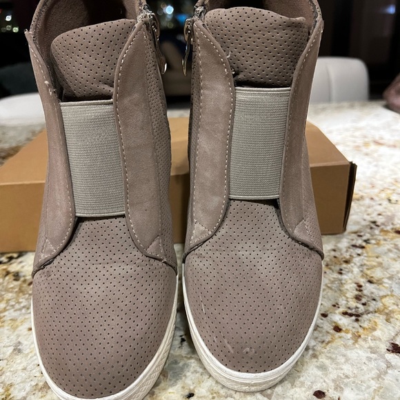 Fun sneaker booties - light brown 7.5. Worn a handful of times. Good condition - Picture 4 of 7